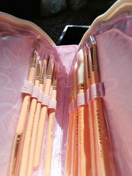 Spectrum Glam Clam  Make Up Brush Set bag has chain 10 brushes for face and eyes - Picture 4 of 14